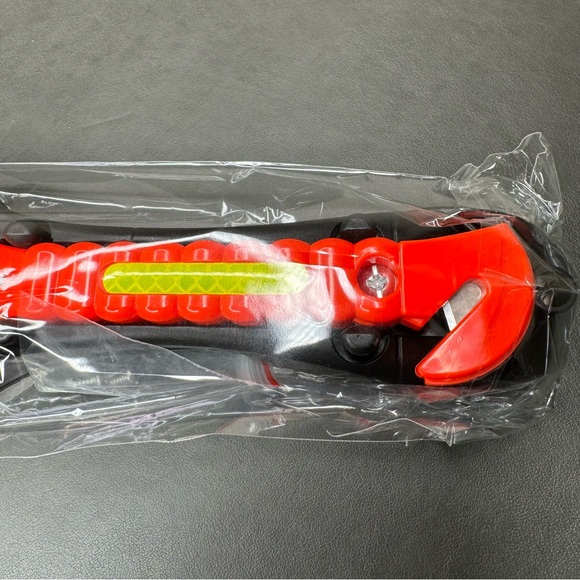 Luxtude Window Breaker - Picture 3 of 4